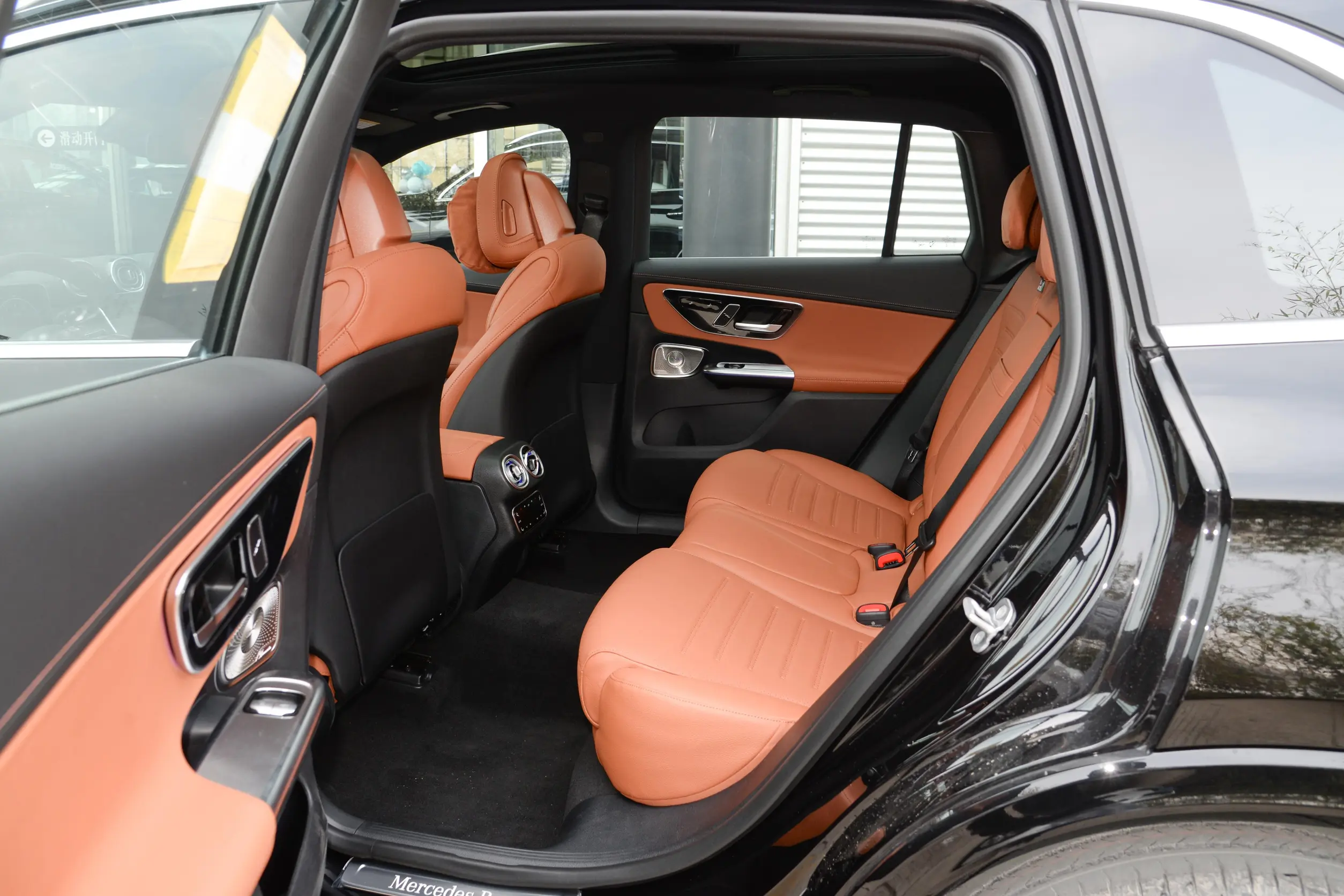 mercedes-benz glc 2024 space-2
