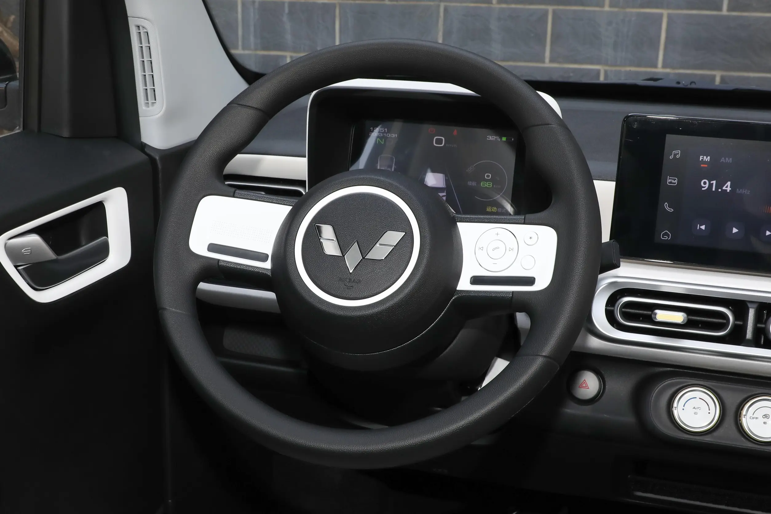 wuling hongguang mini ev 2024 интерьер-2