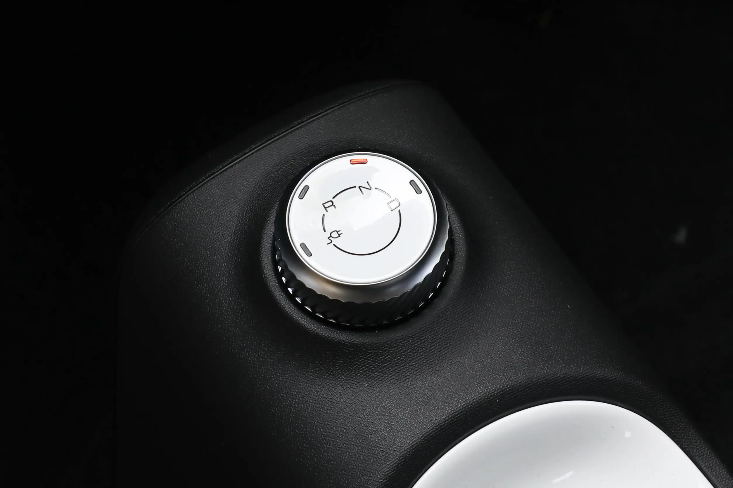 wuling hongguang mini ev 2024 интерьер-3