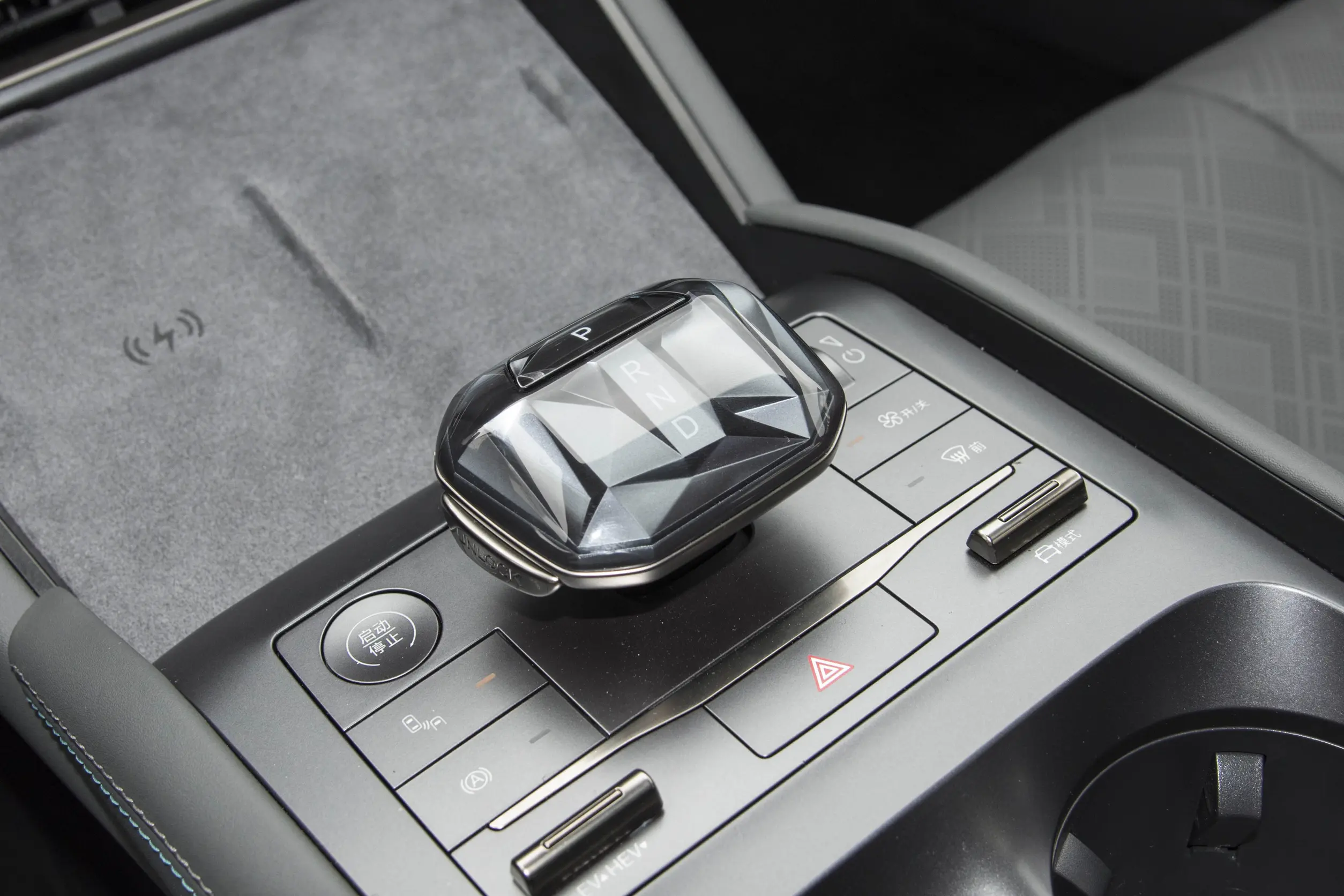 byd qin l dm-i 2024 интерьер-3