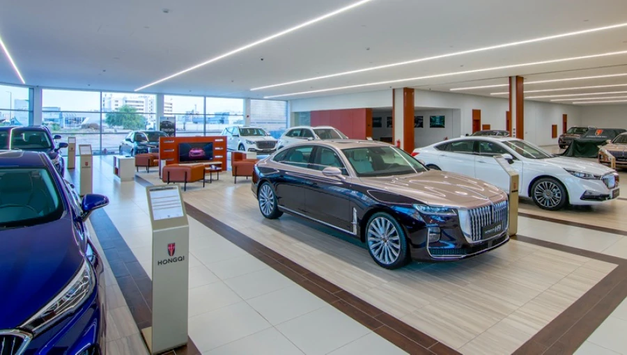 hongqi cars в выставочном зале