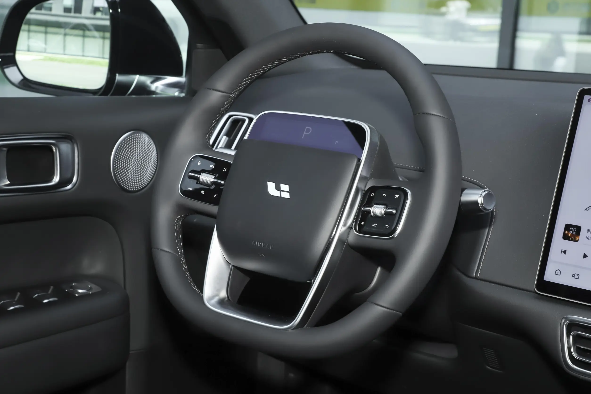 li auto l6 2024 интерьер-2