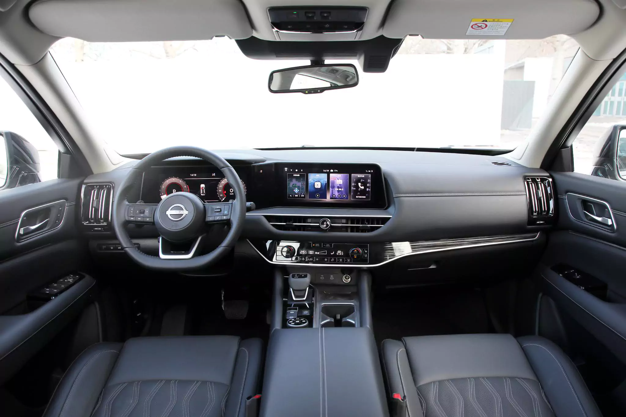 nissan pathfinder 2024 интерьер -1