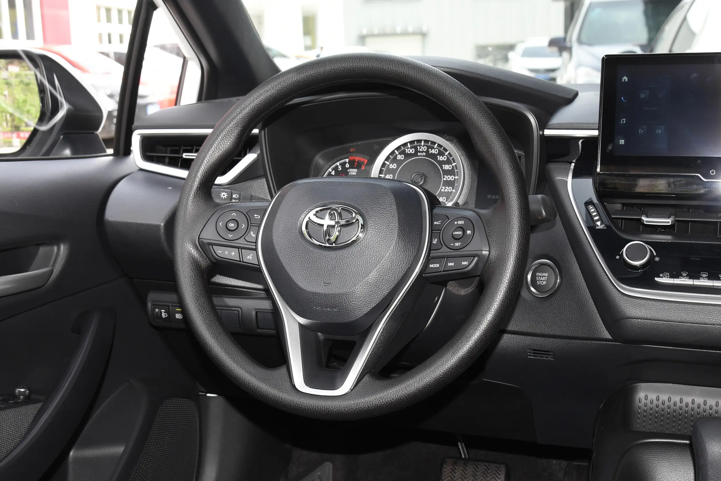 toyota levin 2024 интерьер-2