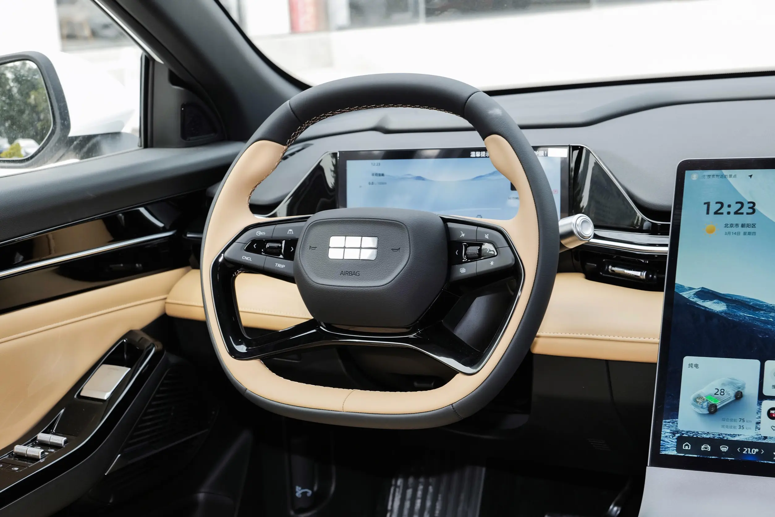 geely galaxy l6 2024 интерьер-2