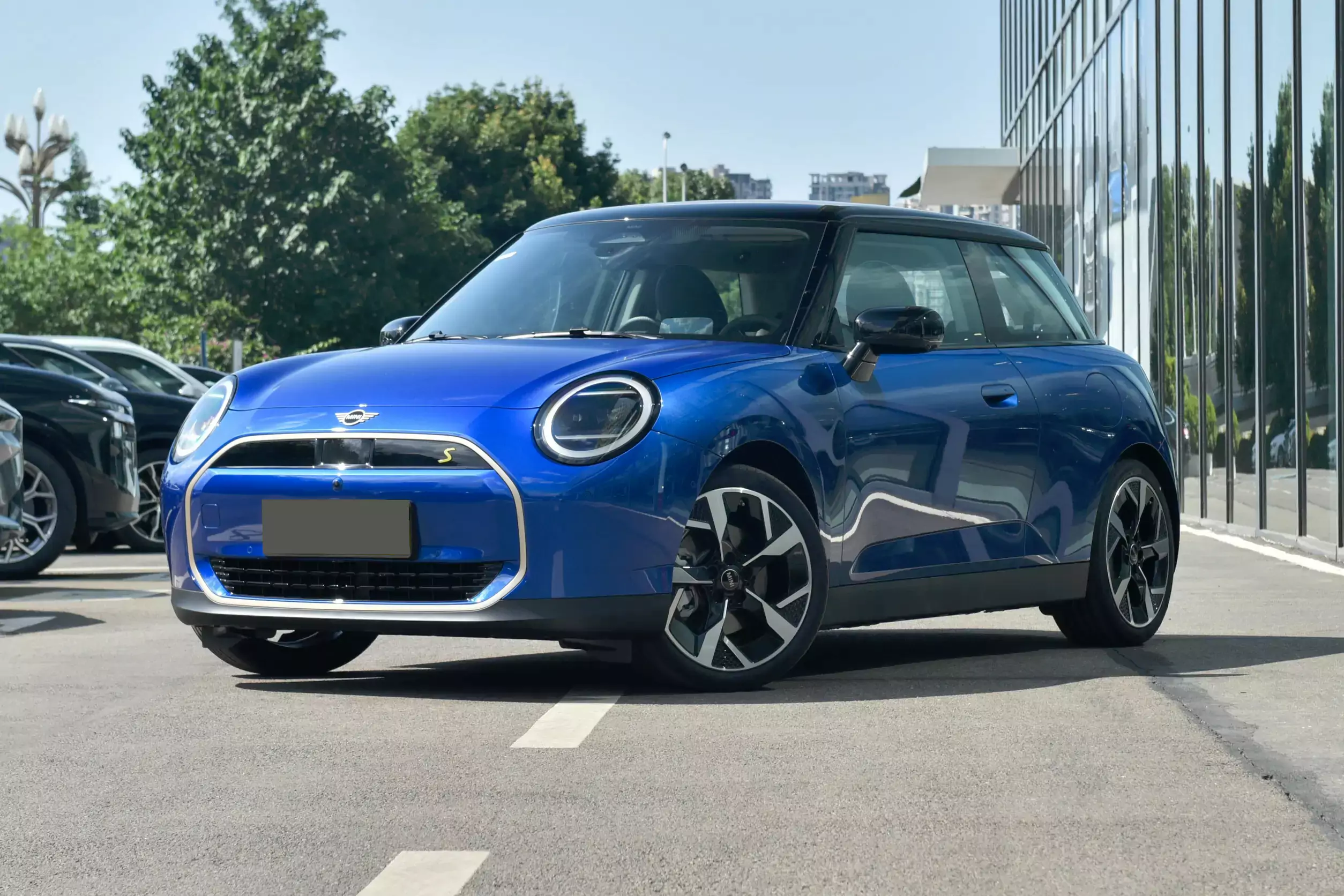 mini cooper ev 2024 внешний вид-1
