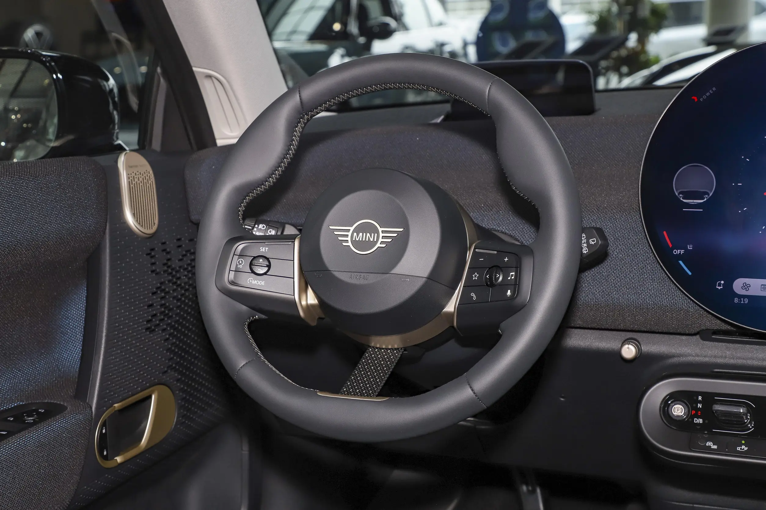 mini cooper ev 2024 интерьер-2