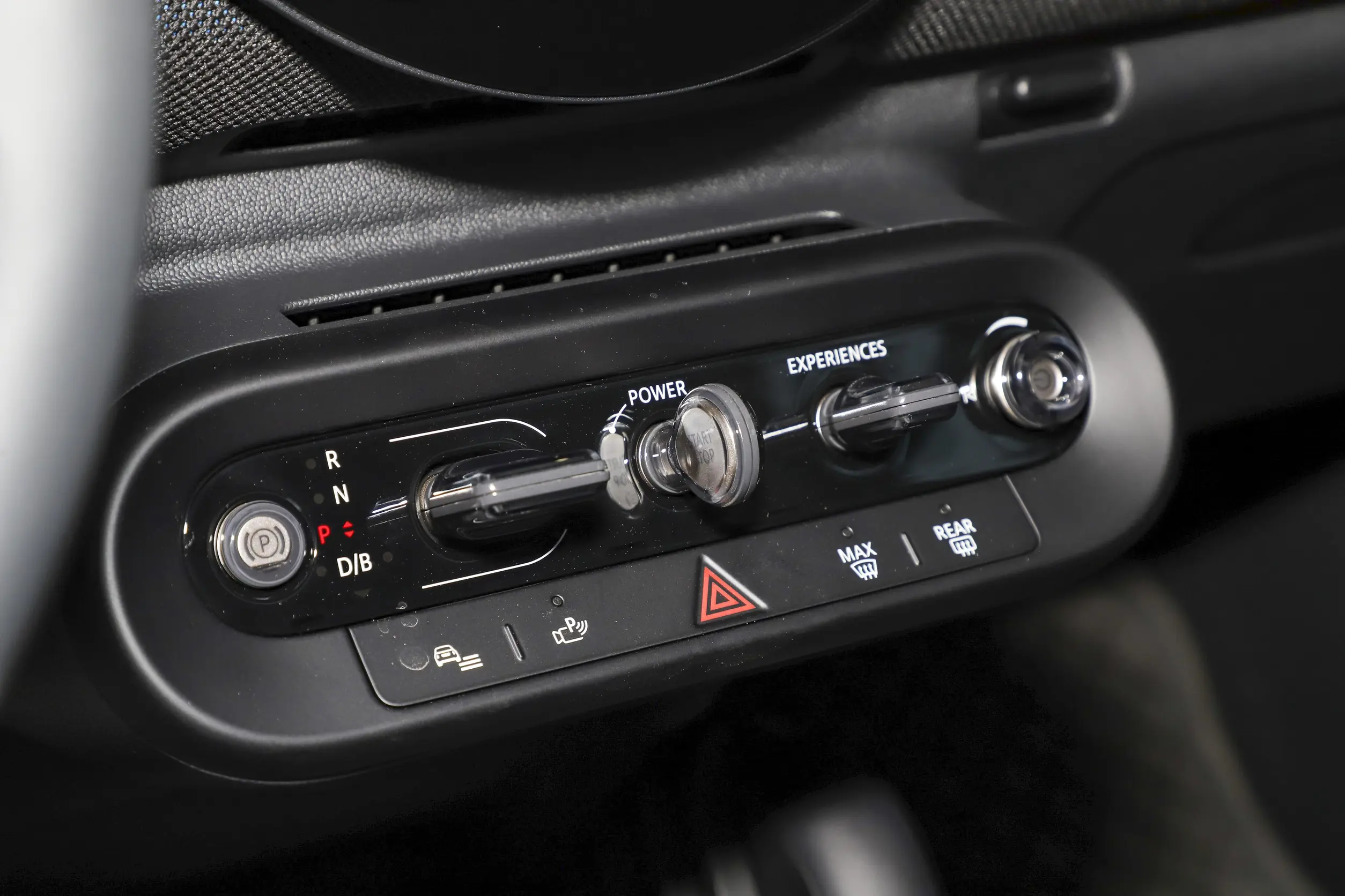 mini cooper ev 2024 интерьер-3
