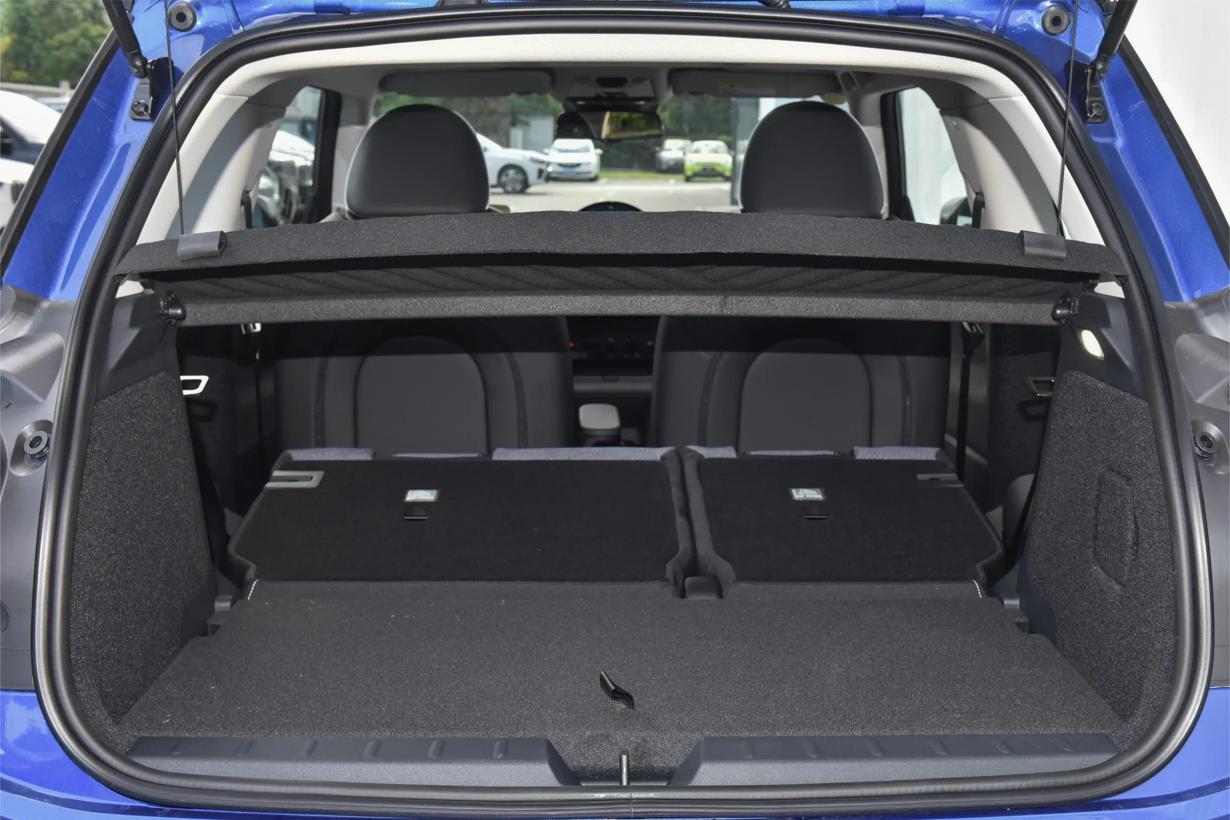mini cooper ev 2024 space-4