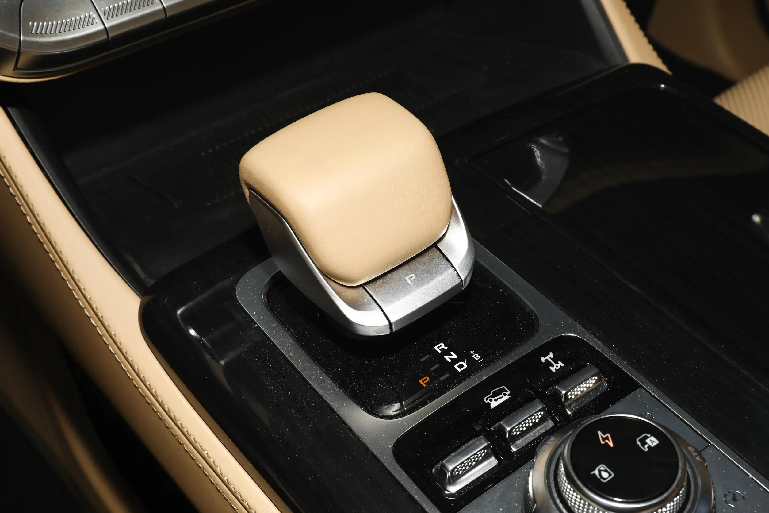 baic bj60 thunder 2024 интерьер-3