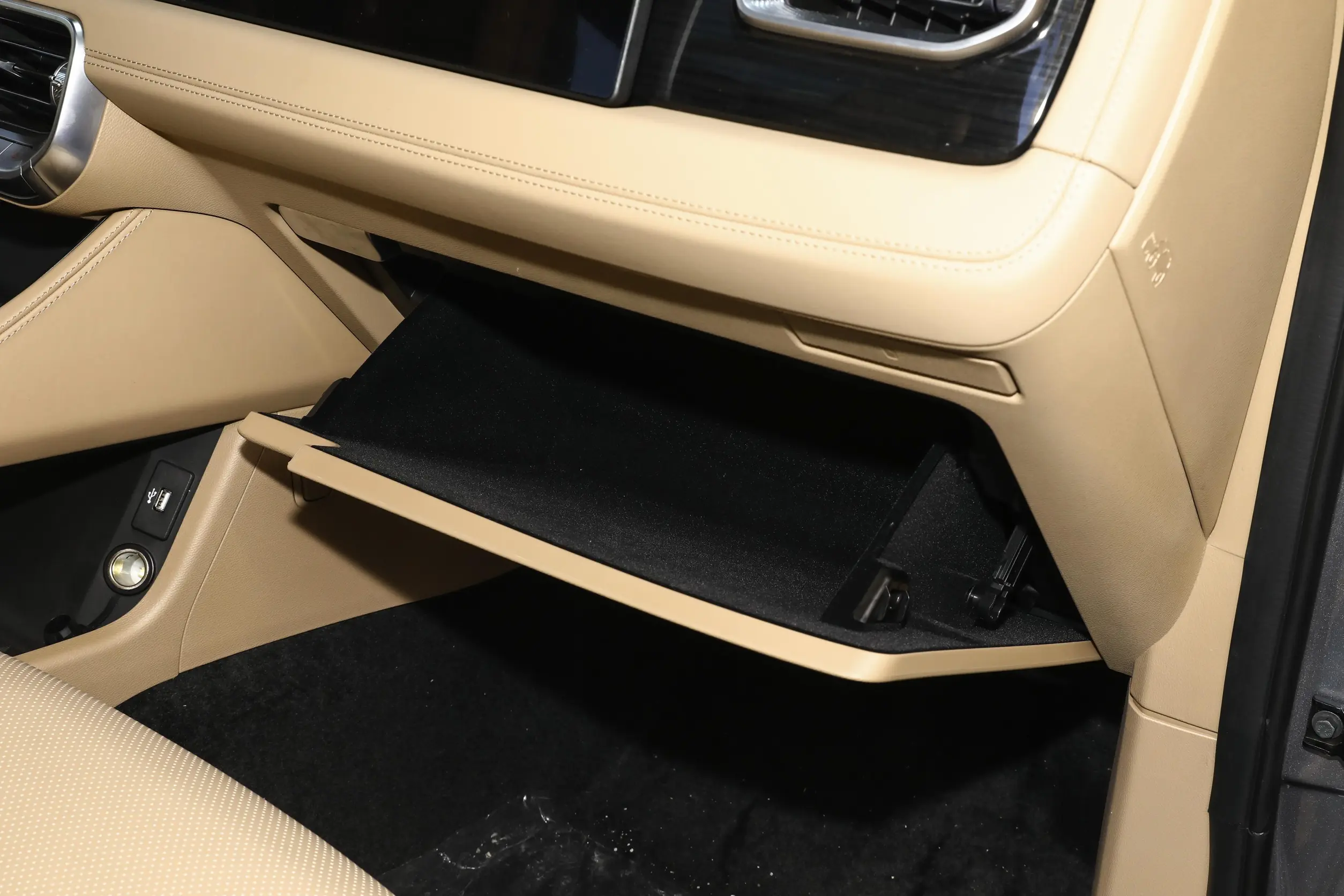 baic bj60 thunder 2024 интерьер-4