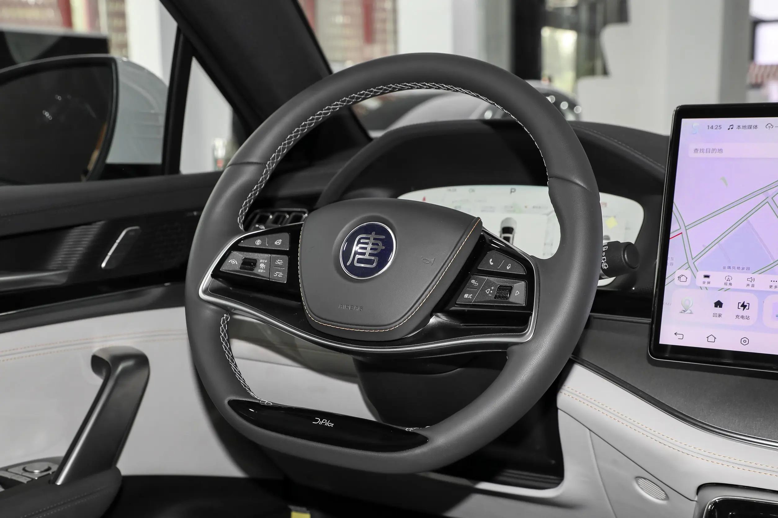 byd tang ev 2024 интерьер-2