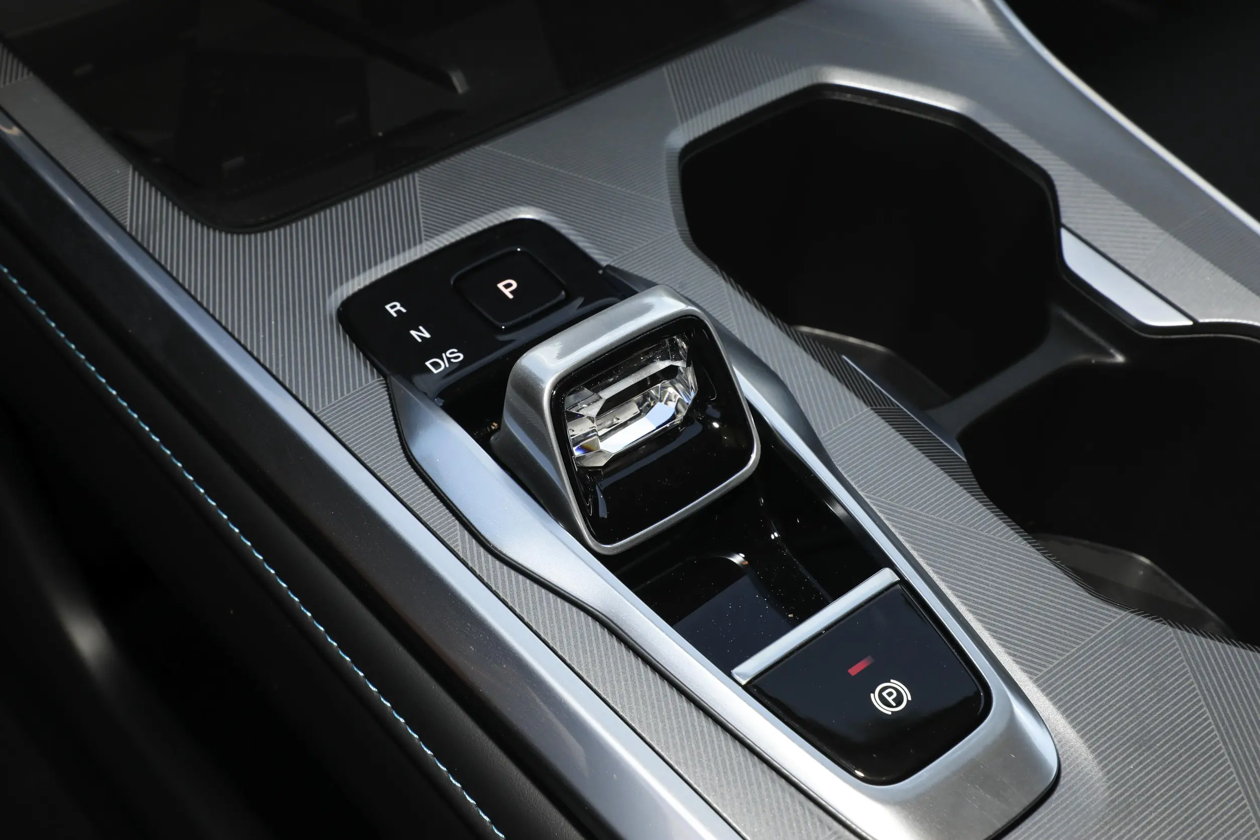 gac trumpchi gs3 2024 интерьер-3