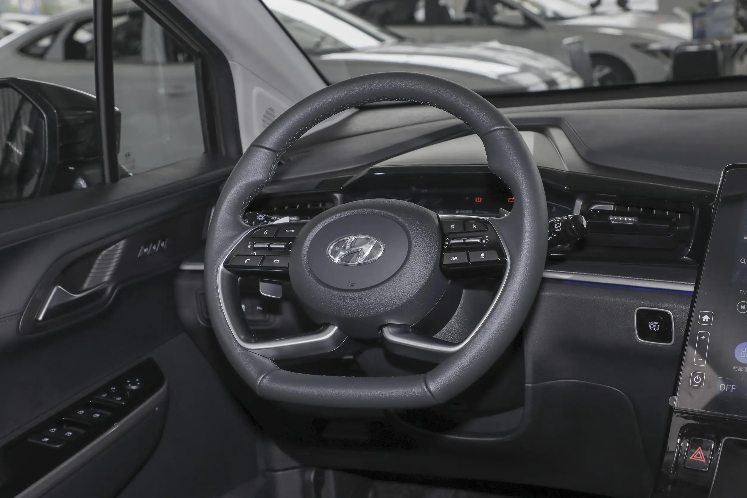 hyundai custo 2024 интерьер-2