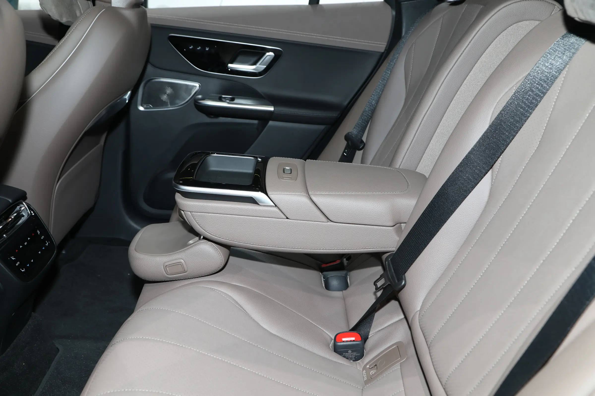 mercedes-benz eqe внедорожник (1)