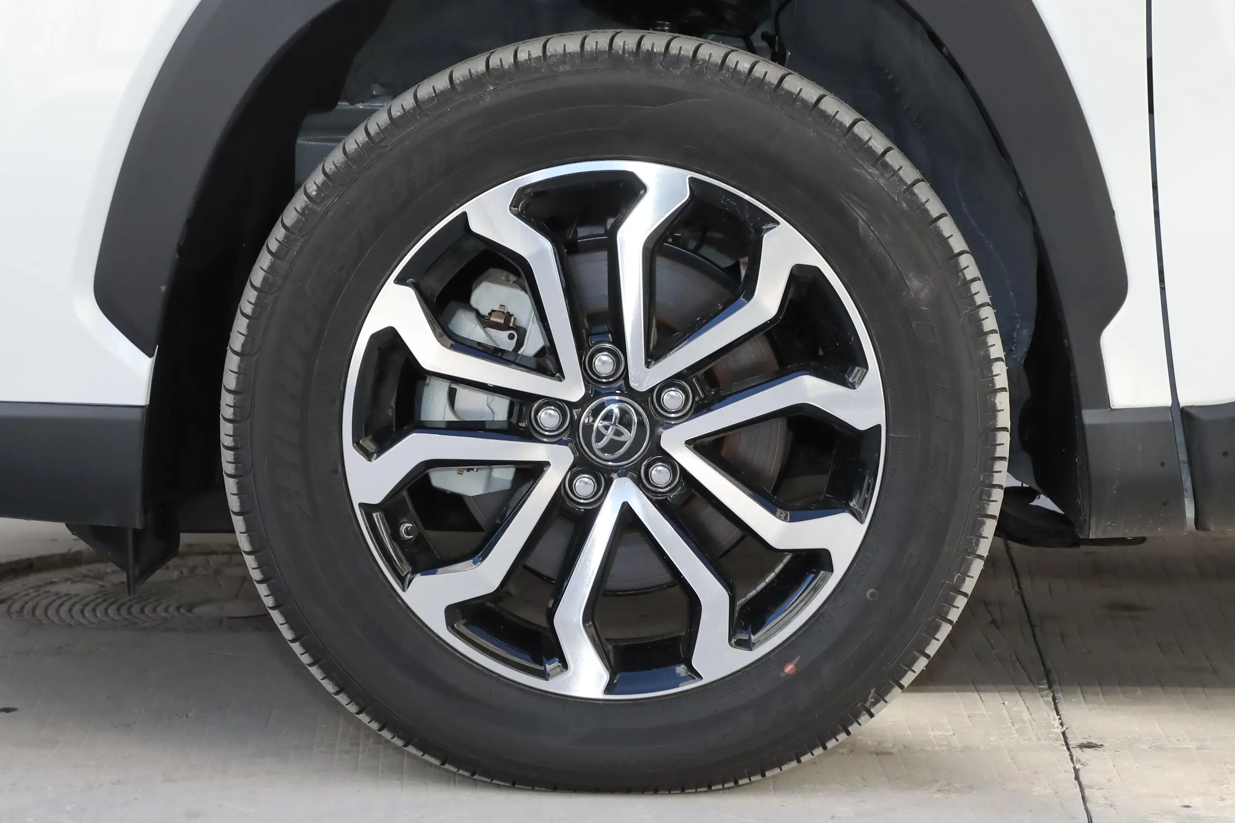 toyota frontlander picture (11)
