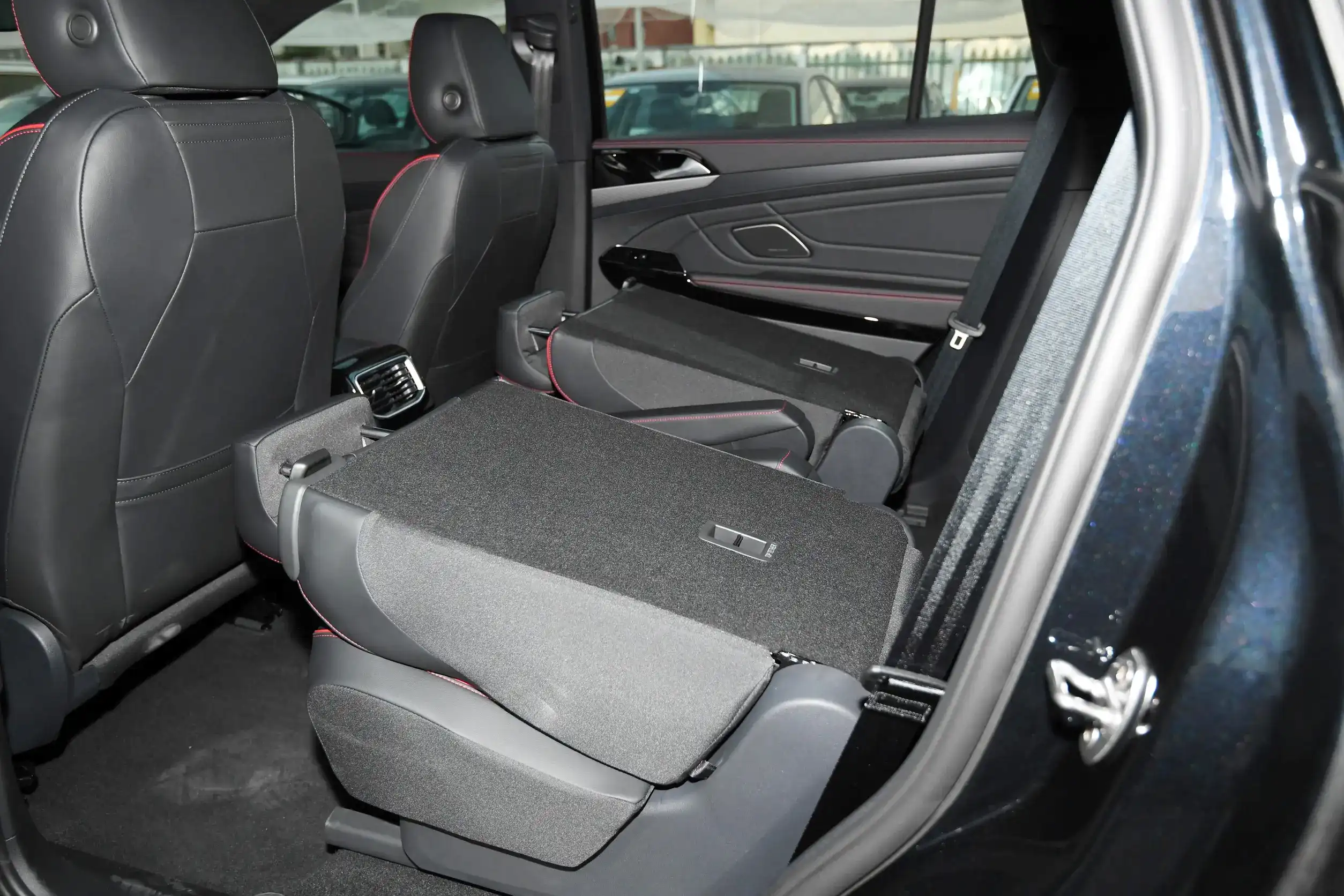 volkswagen id.6 x изображение (6)