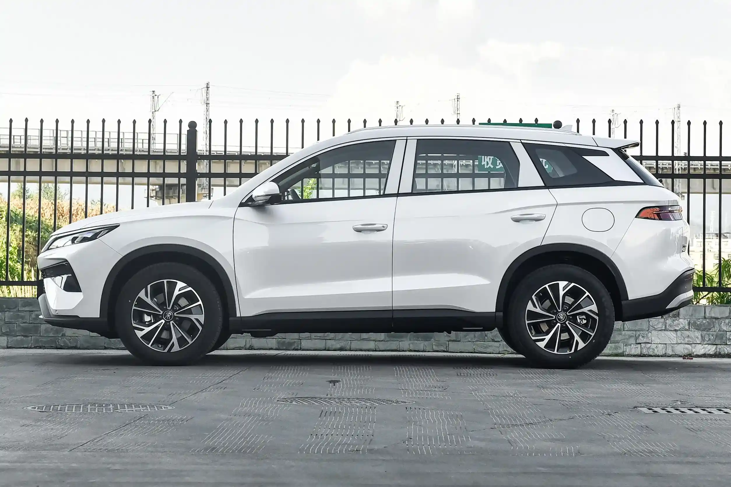 byd song pro dm 2025 внешний вид-3