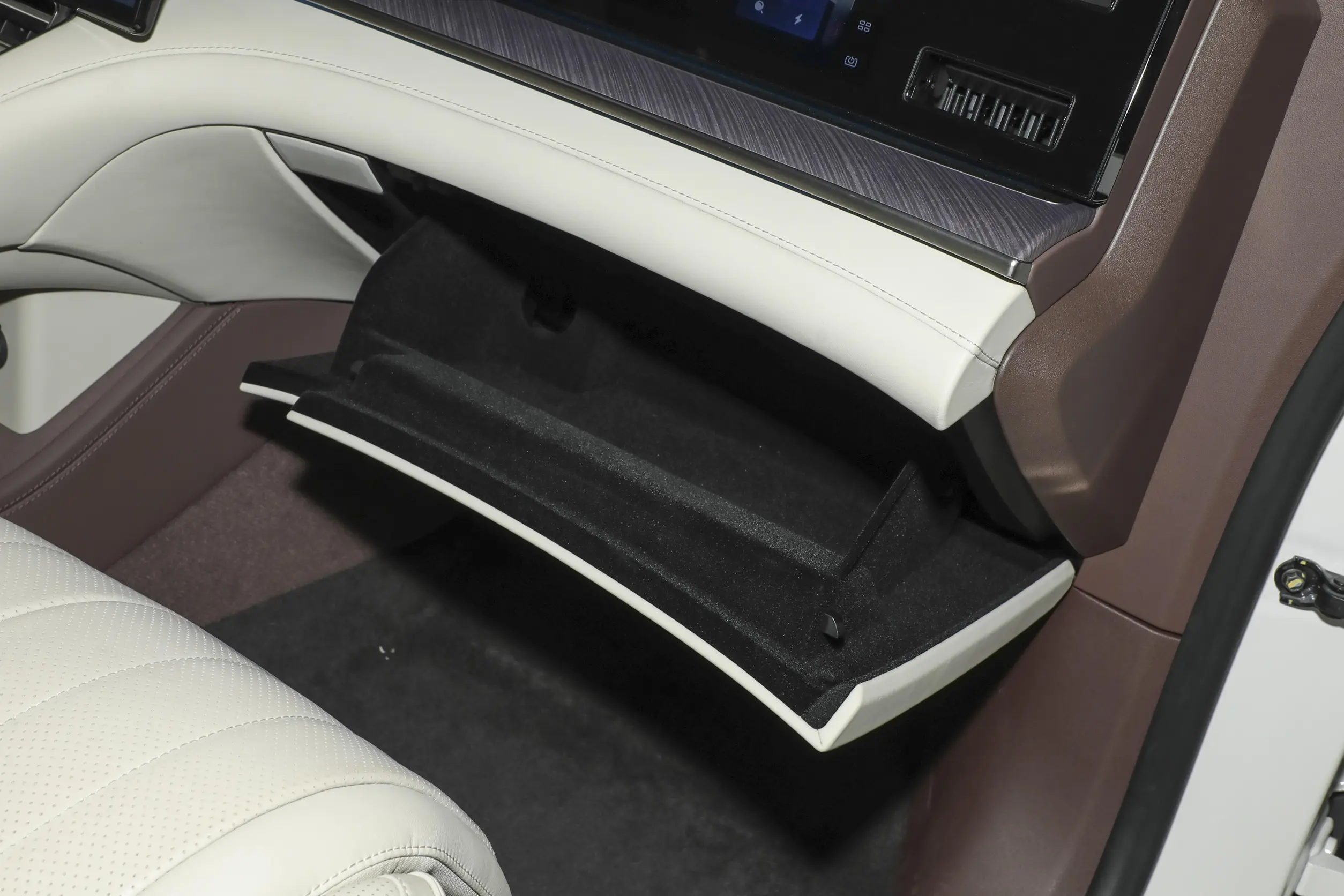 denza z9gt dm 2024 interior-4