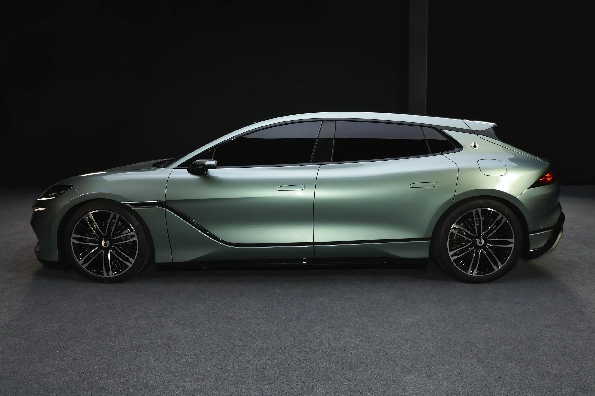denza z9gt ev 2024 внешний вид-3