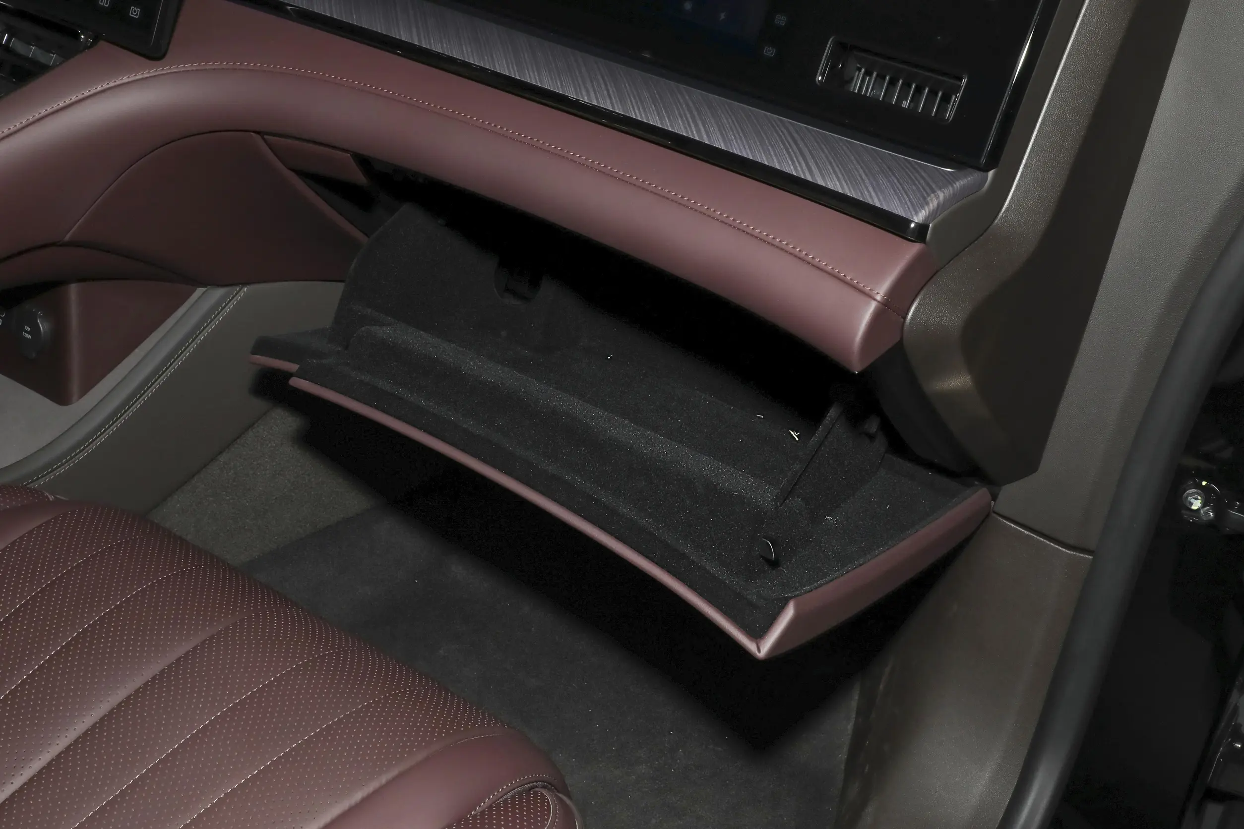 denza z9gt ev 2024 interior-4
