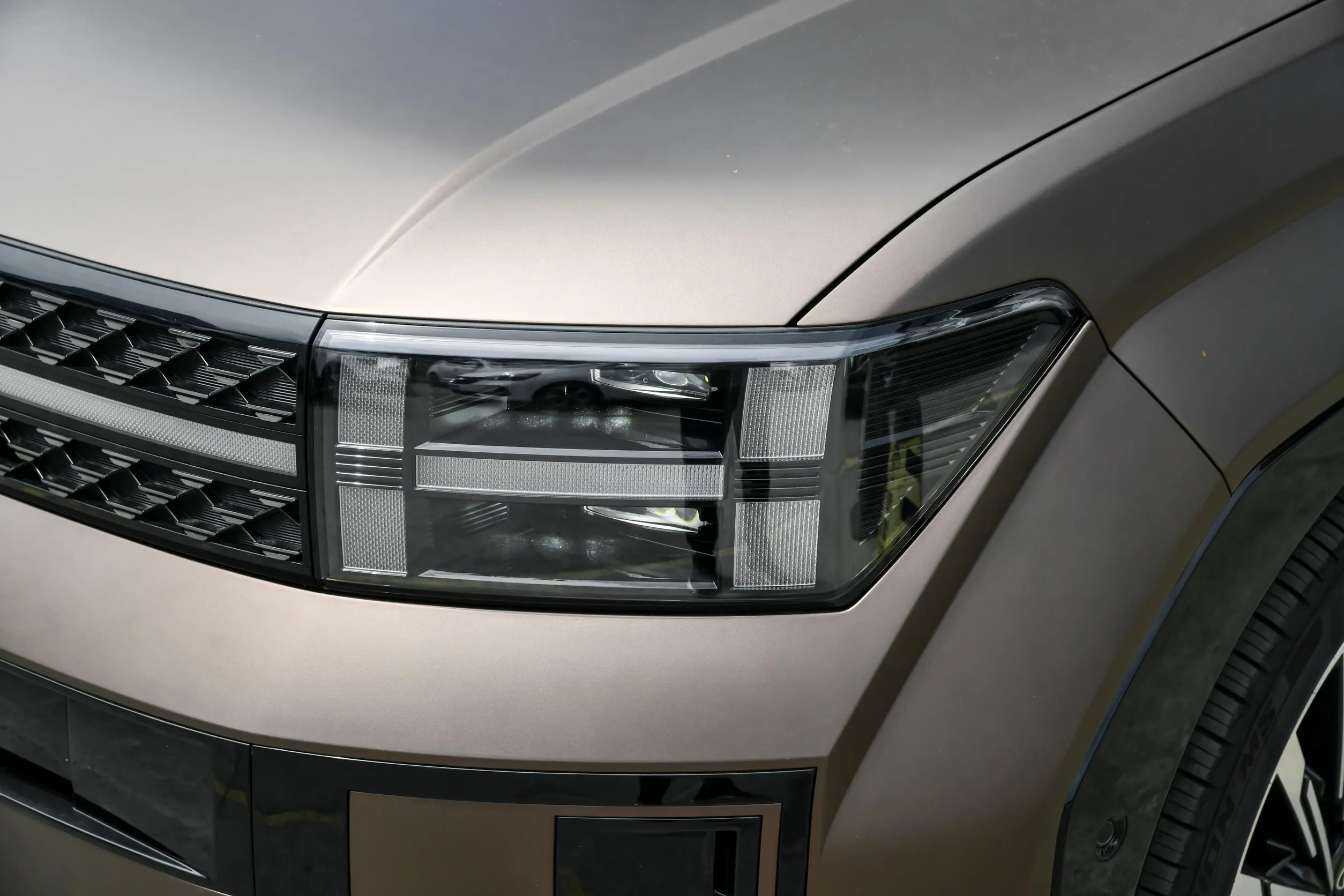hyundai santa fe 2024 picture-1