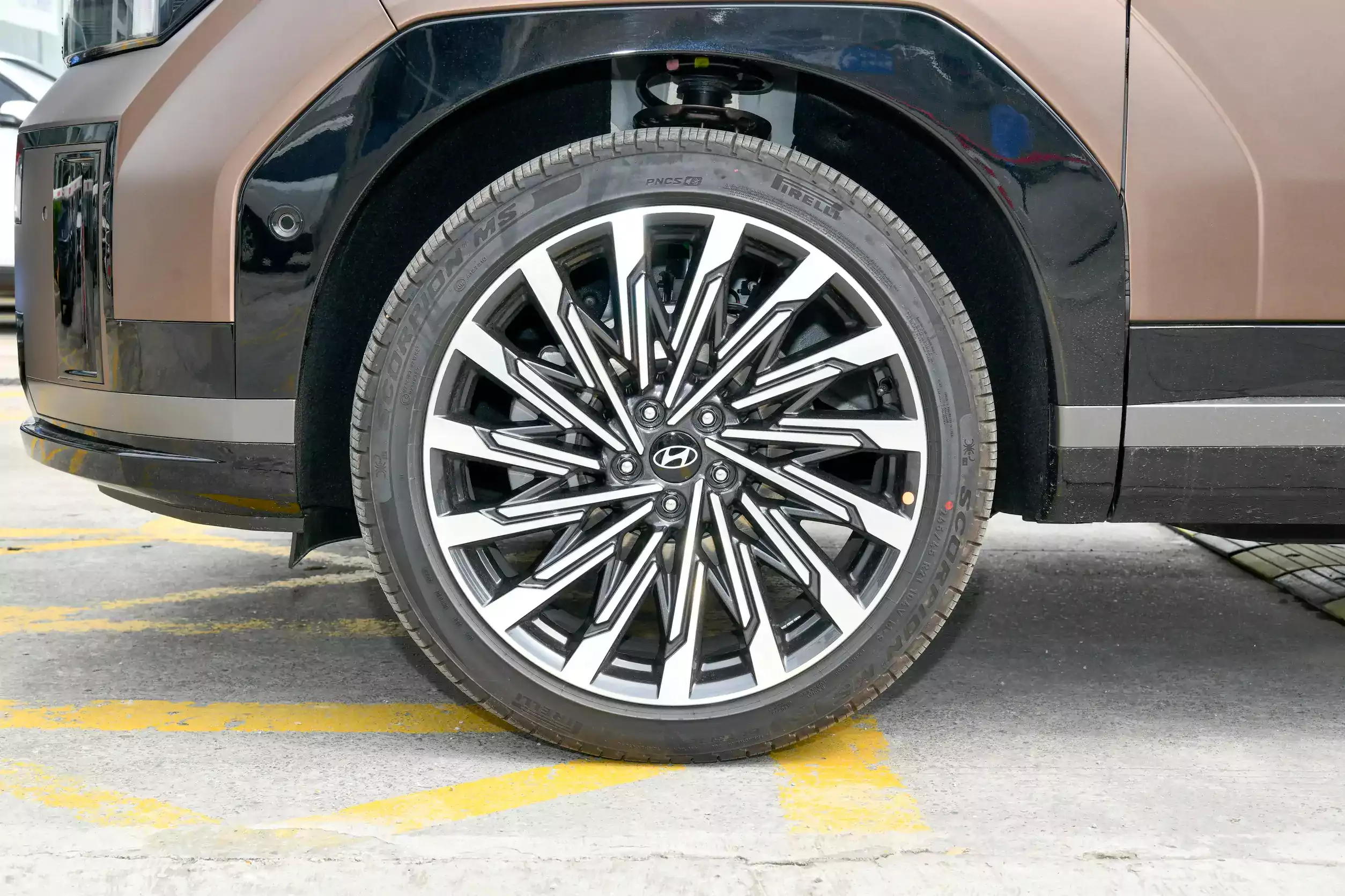 hyundai santa fe 2024 picture-2