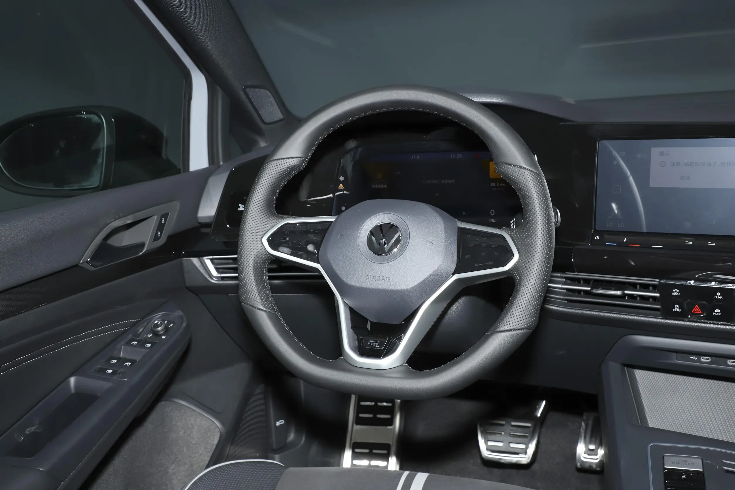 volkswagen golf 2024 интерьер-2