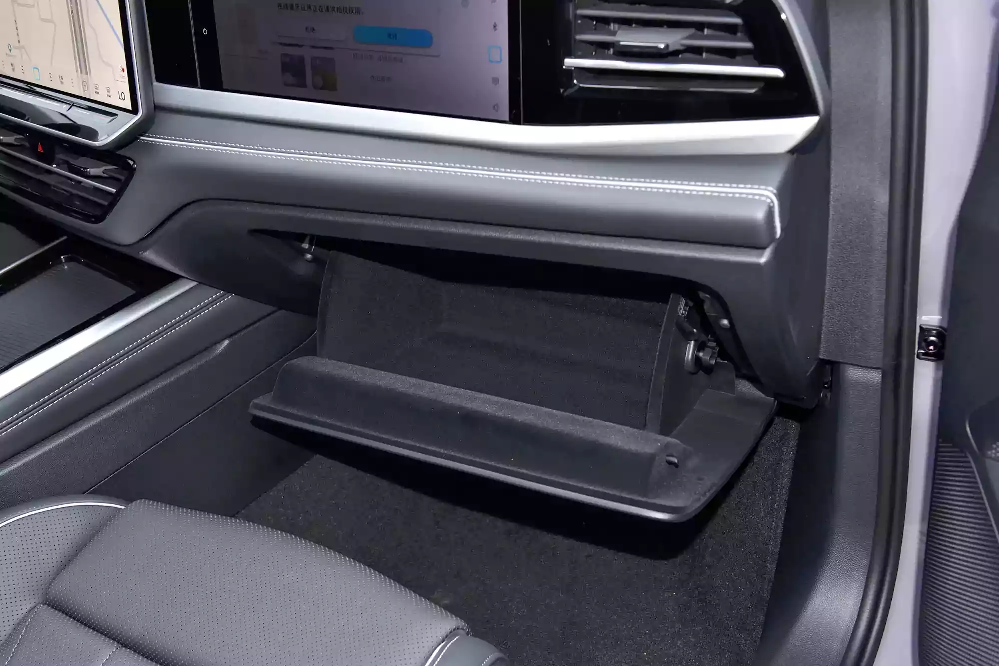 volkswagen passat 2025 interior-4