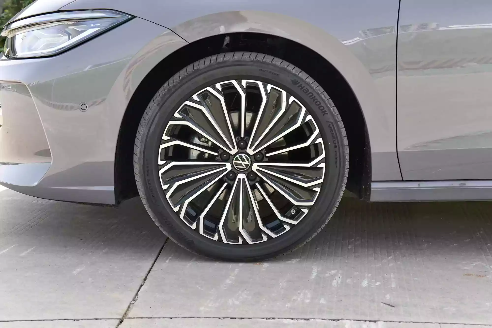 volkswagen passat 2025 picture-2