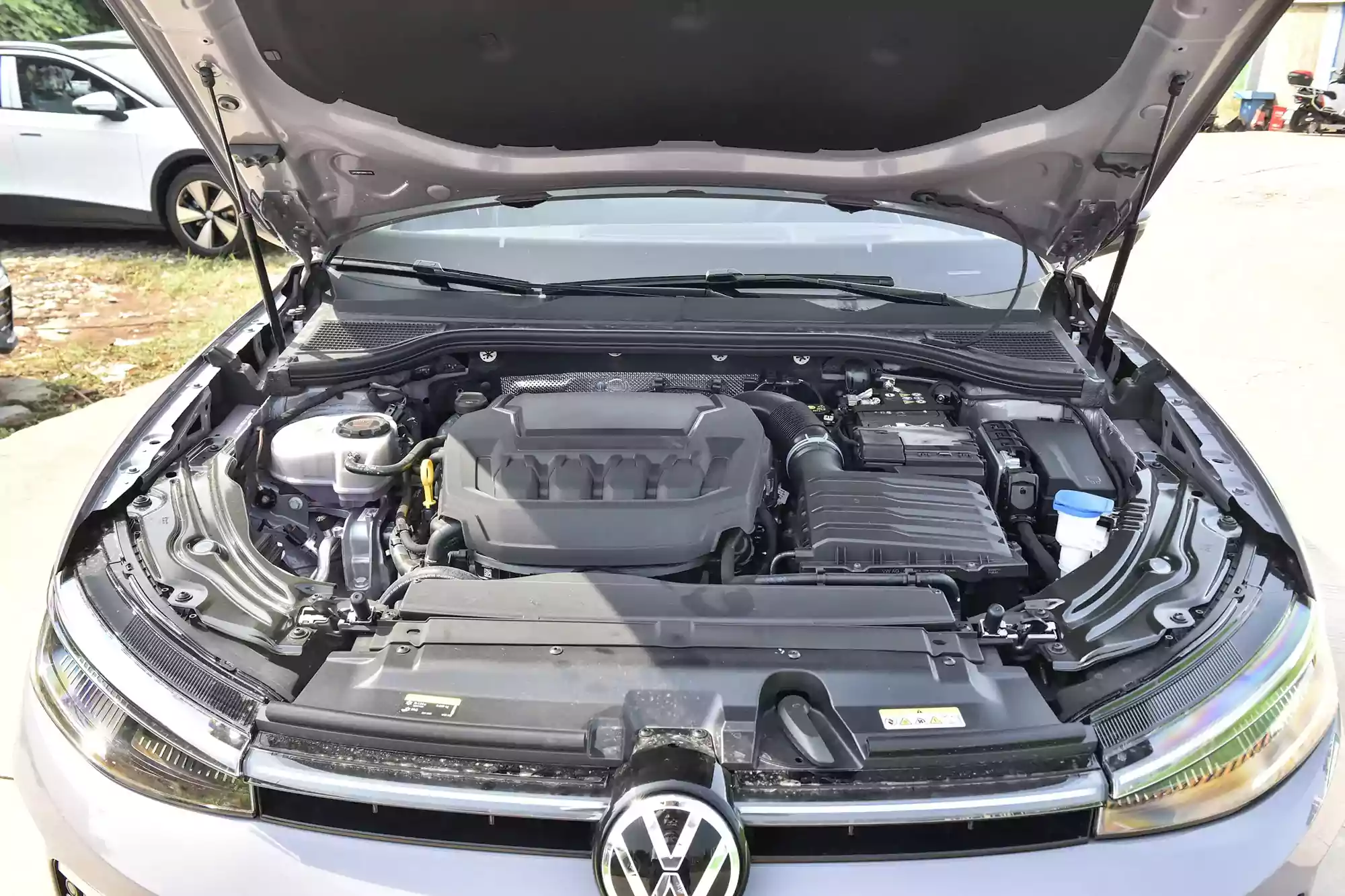 volkswagen passat 2025 picture-3