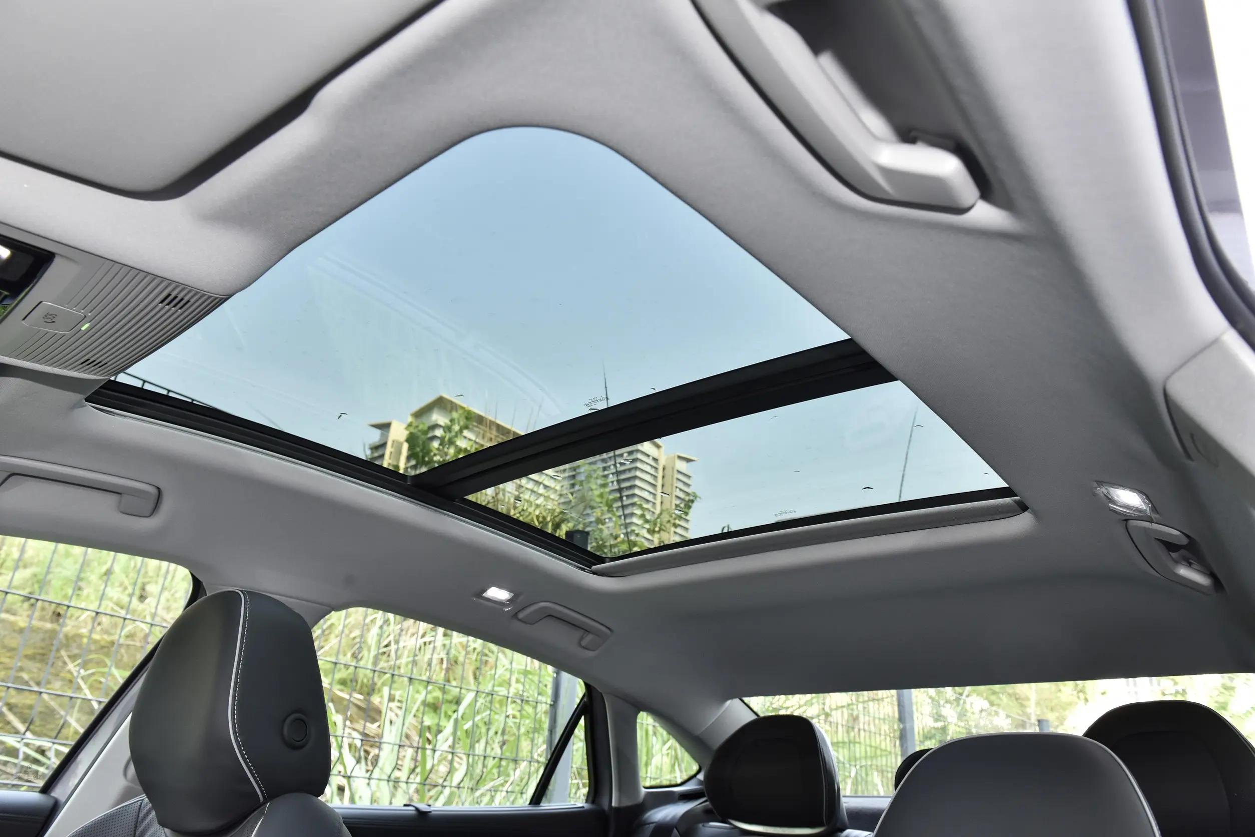 volkswagen passat 2025 space-3