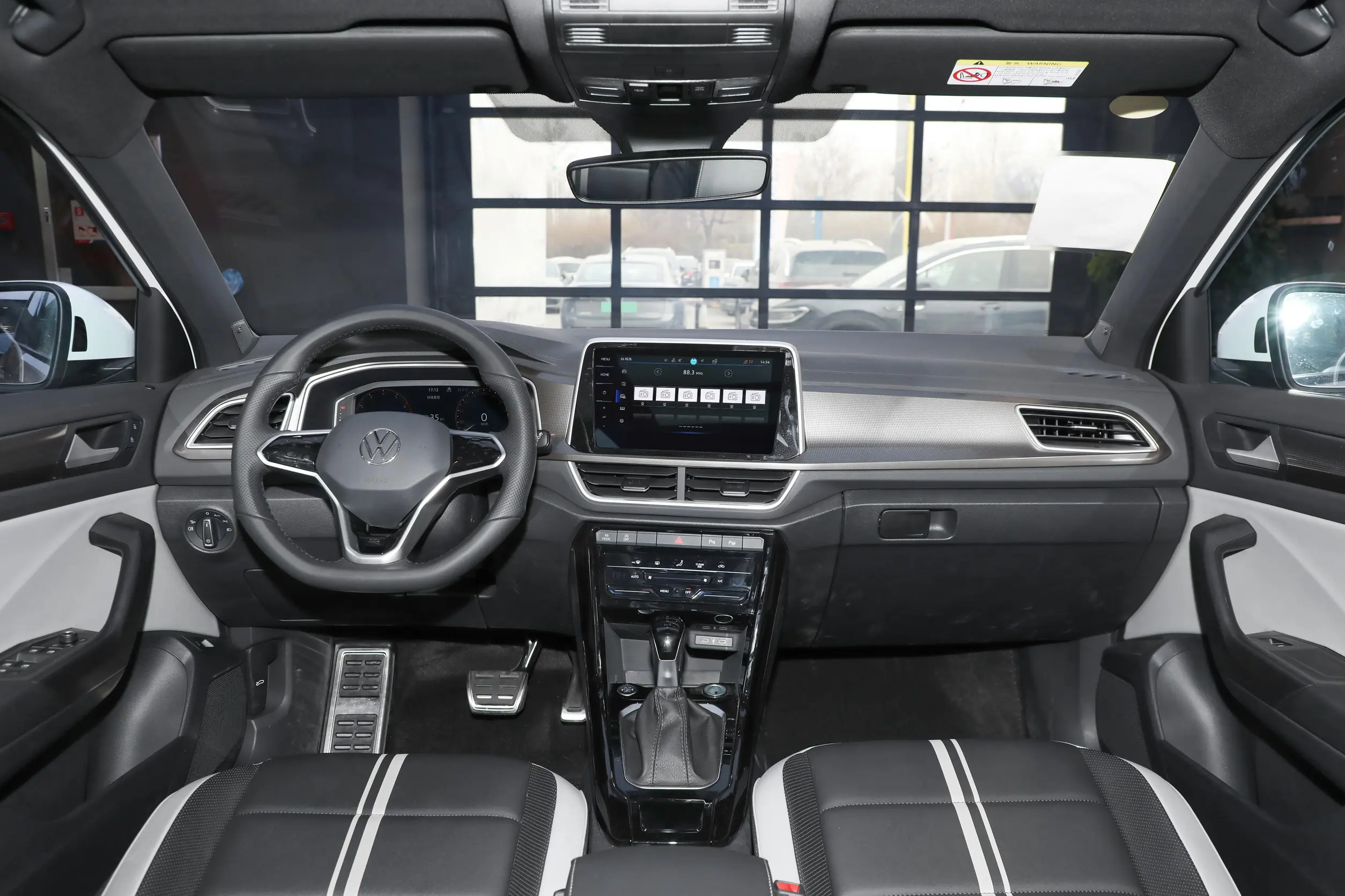 volkswagen t-roc 2024 interior-1