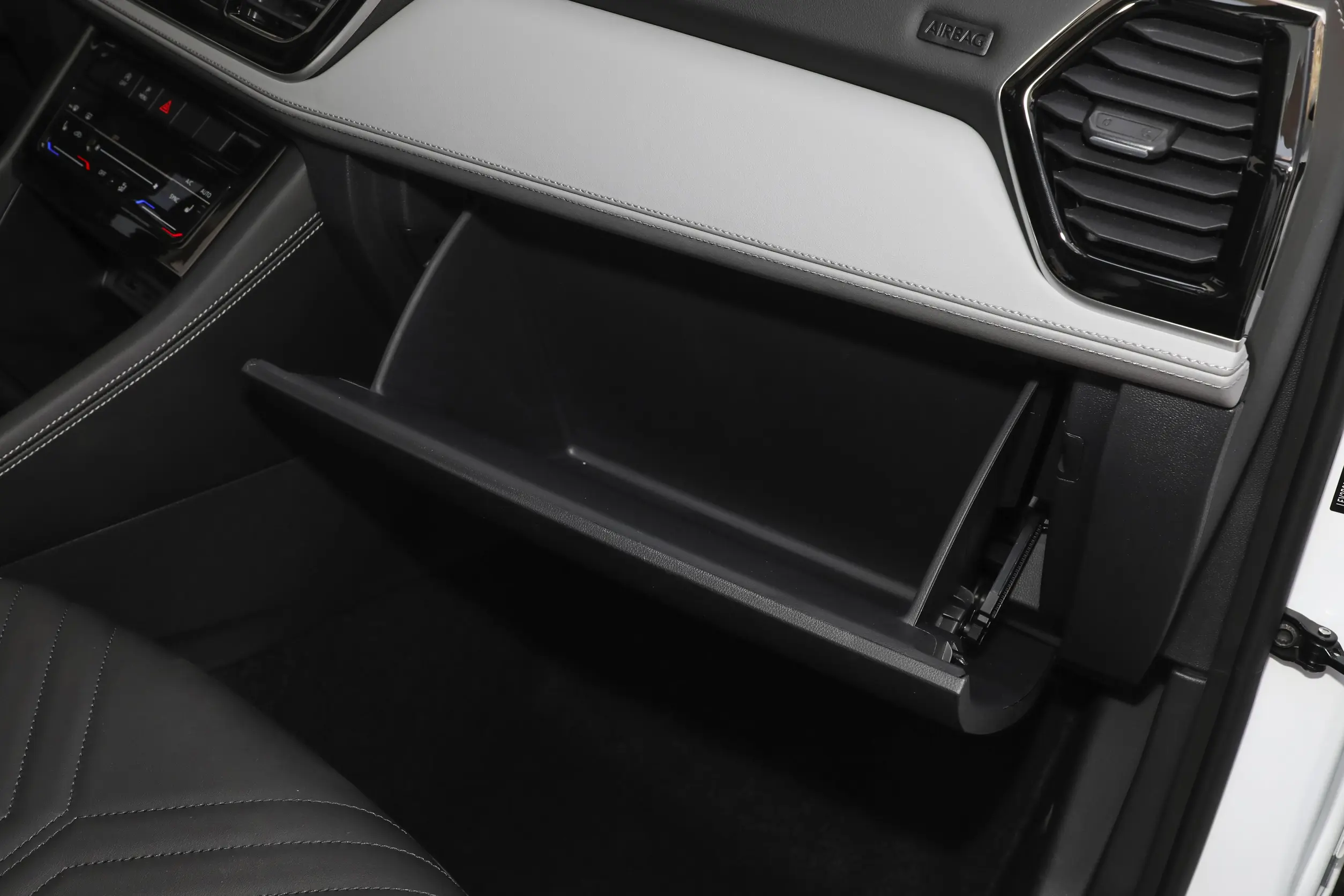 jetta vs5 2024 interior-4