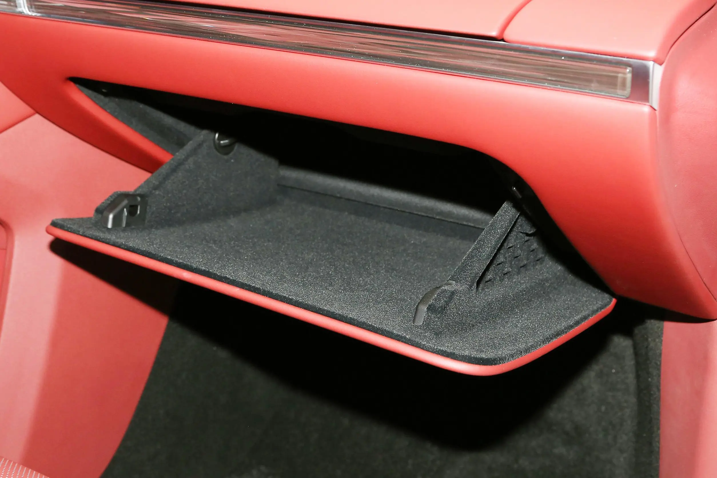 louxeed r7 2024 interior-4