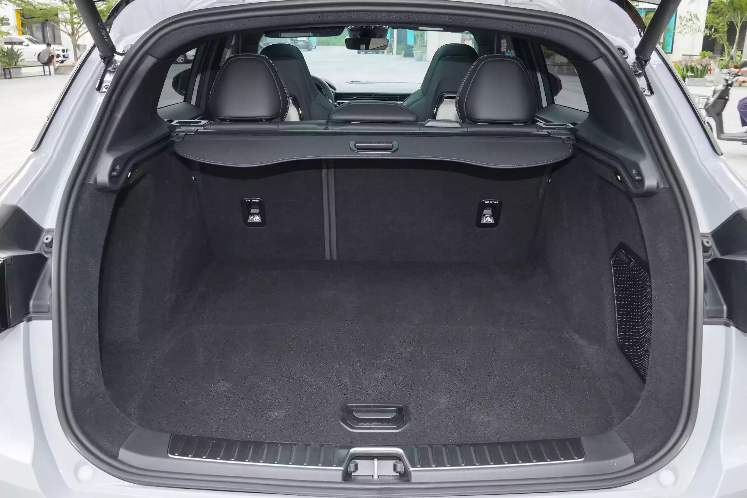 lynk & co 01 2024 space-4