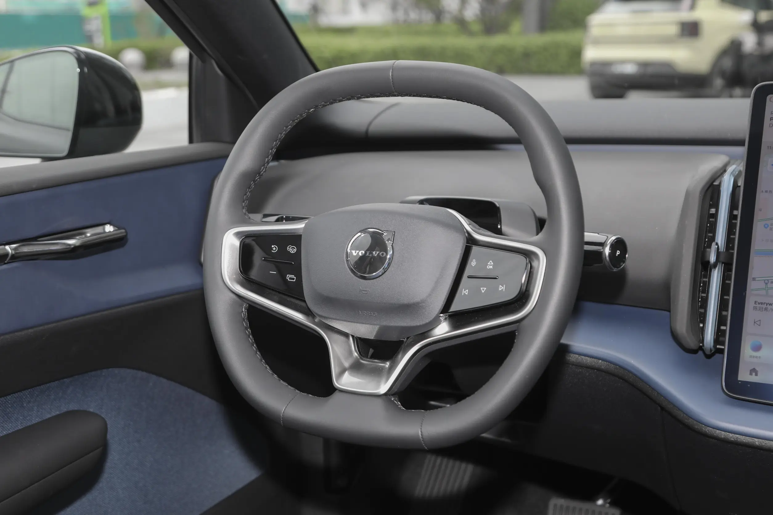 volvo ex30 2025 интерьер-2