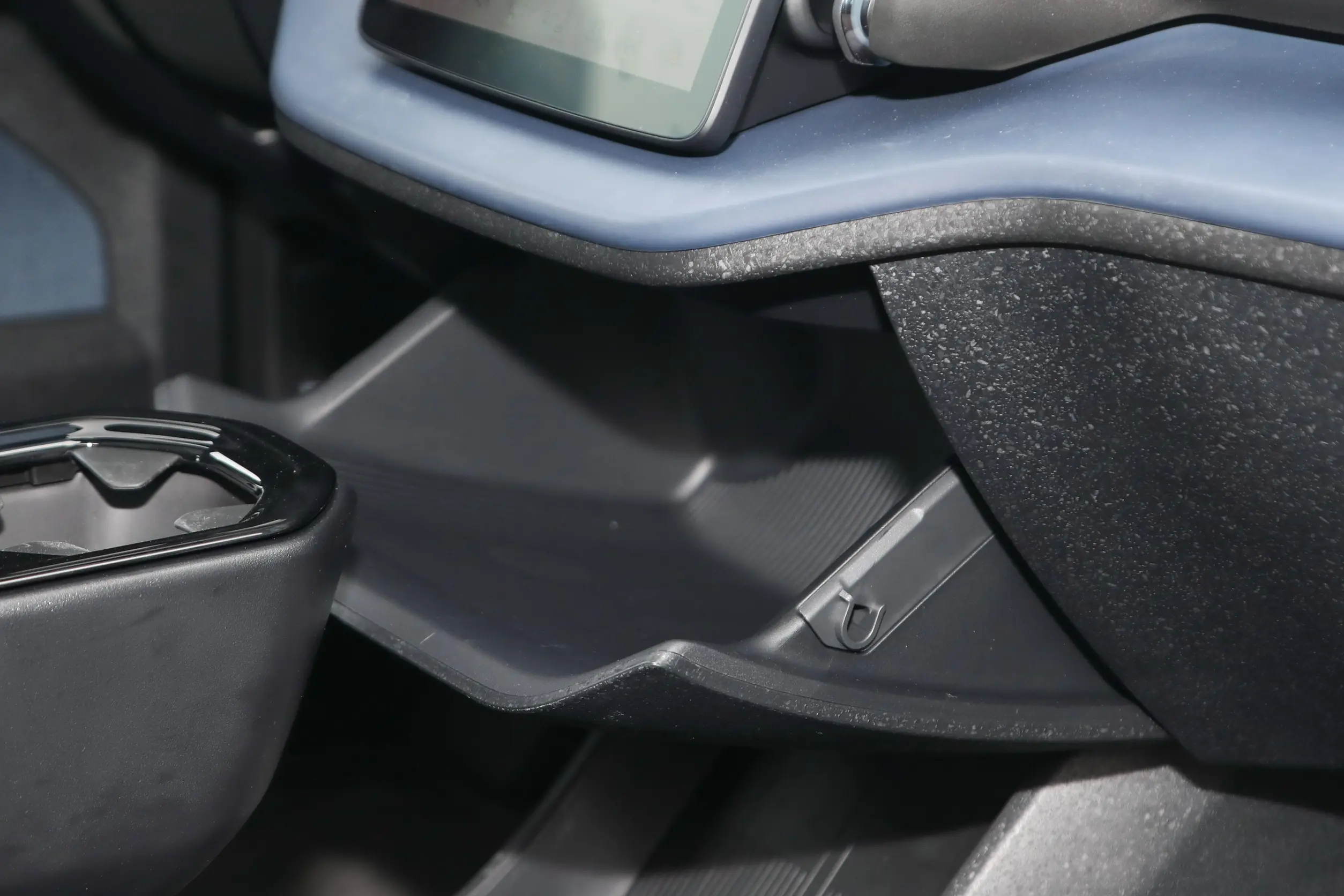 volvo ex30 2025 интерьер-4