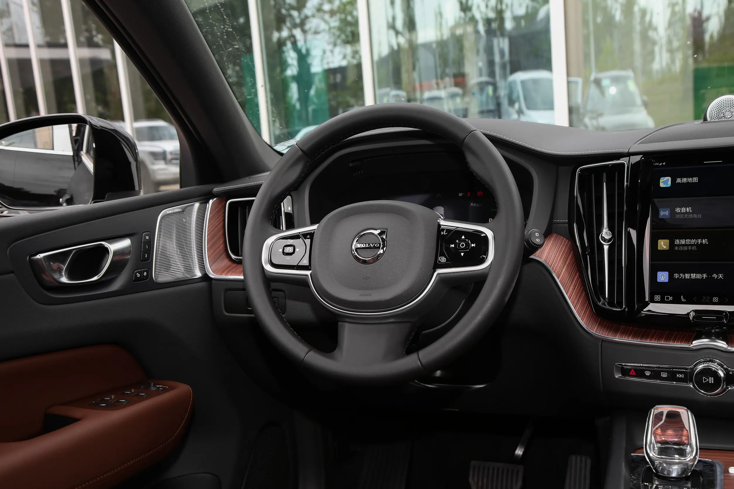 volvo xc60 phev 2025 интерьер-2