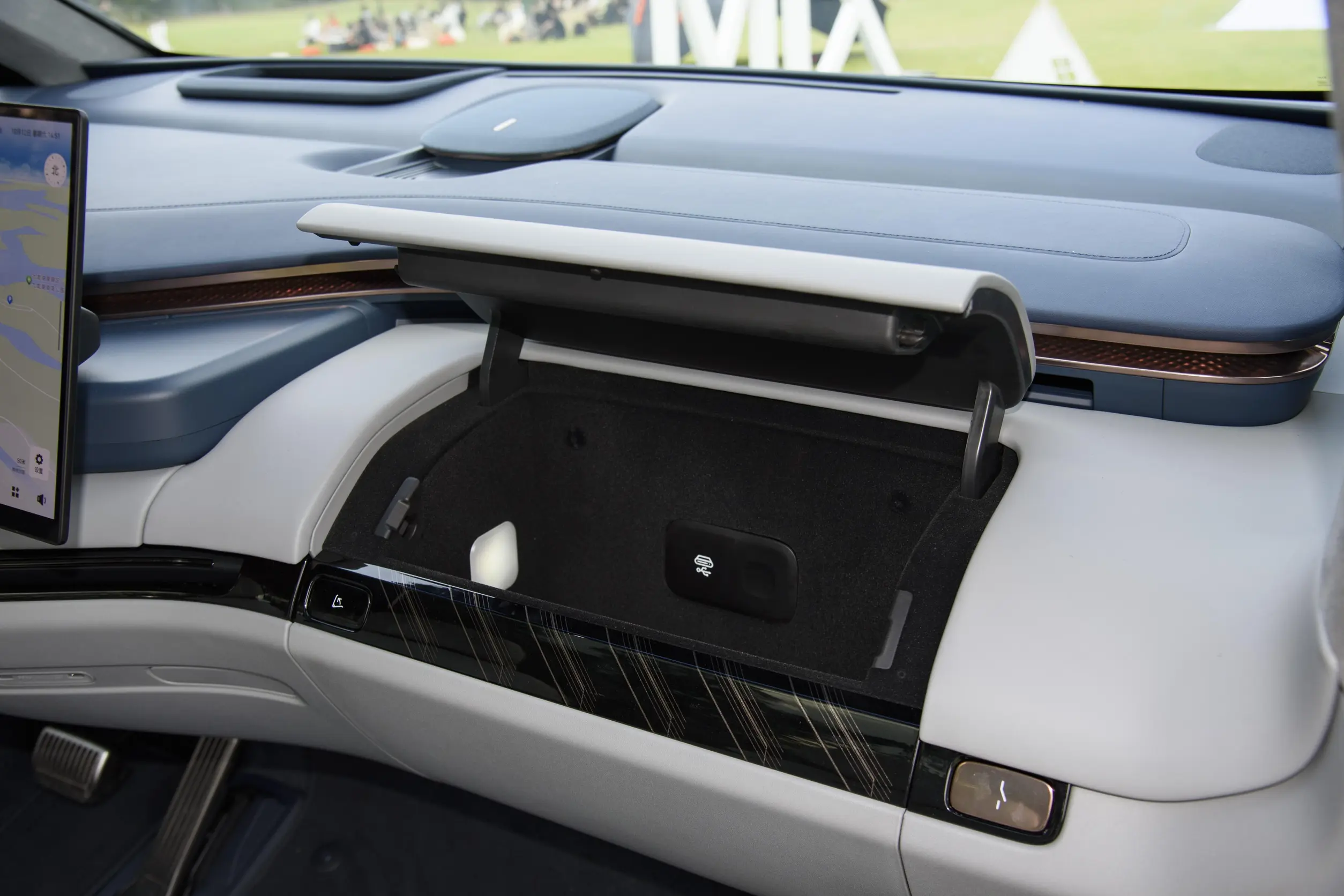 zeekr mix 2025 interior-4