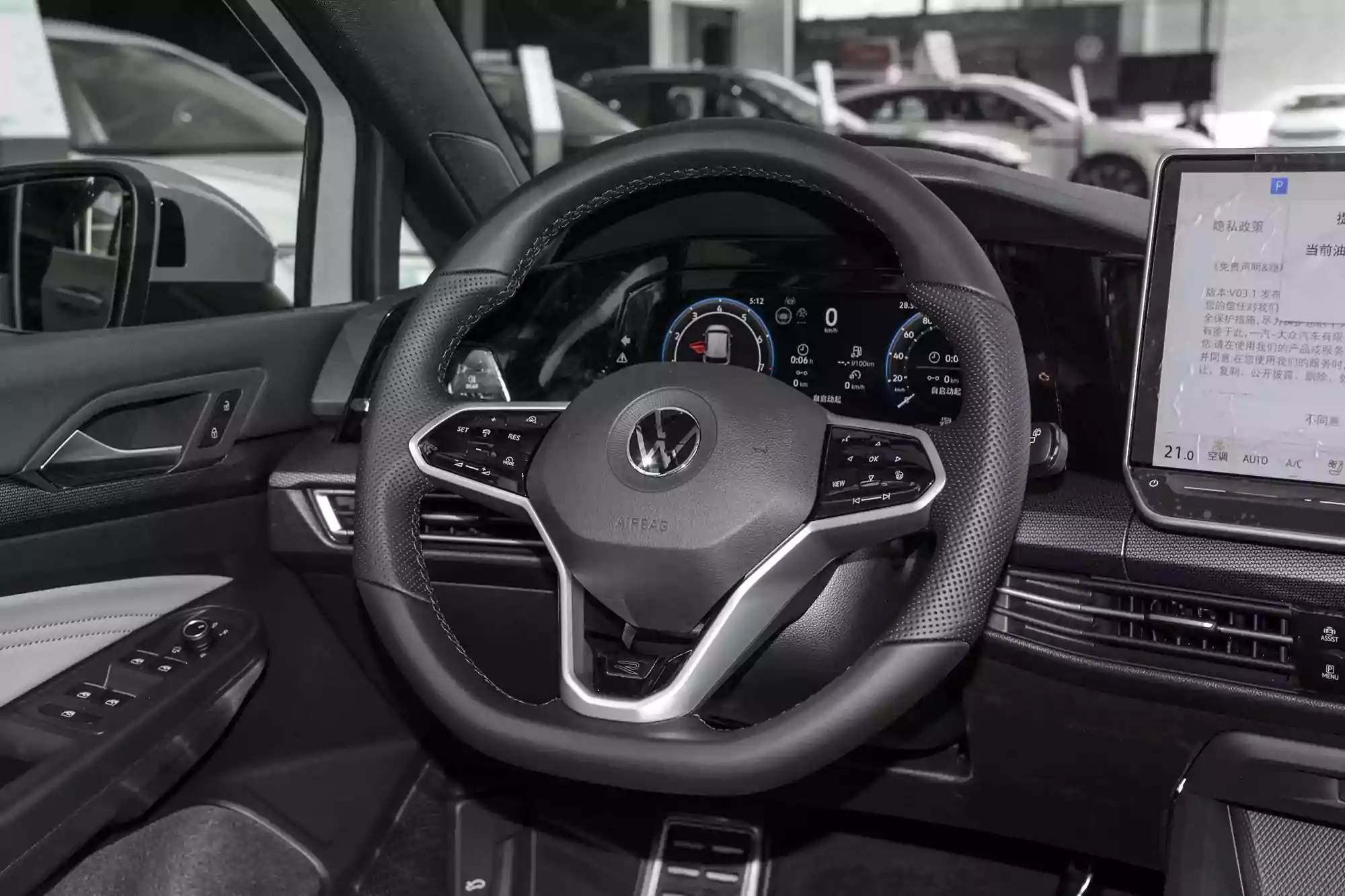 volkswagen golf 2025 интерьер-2