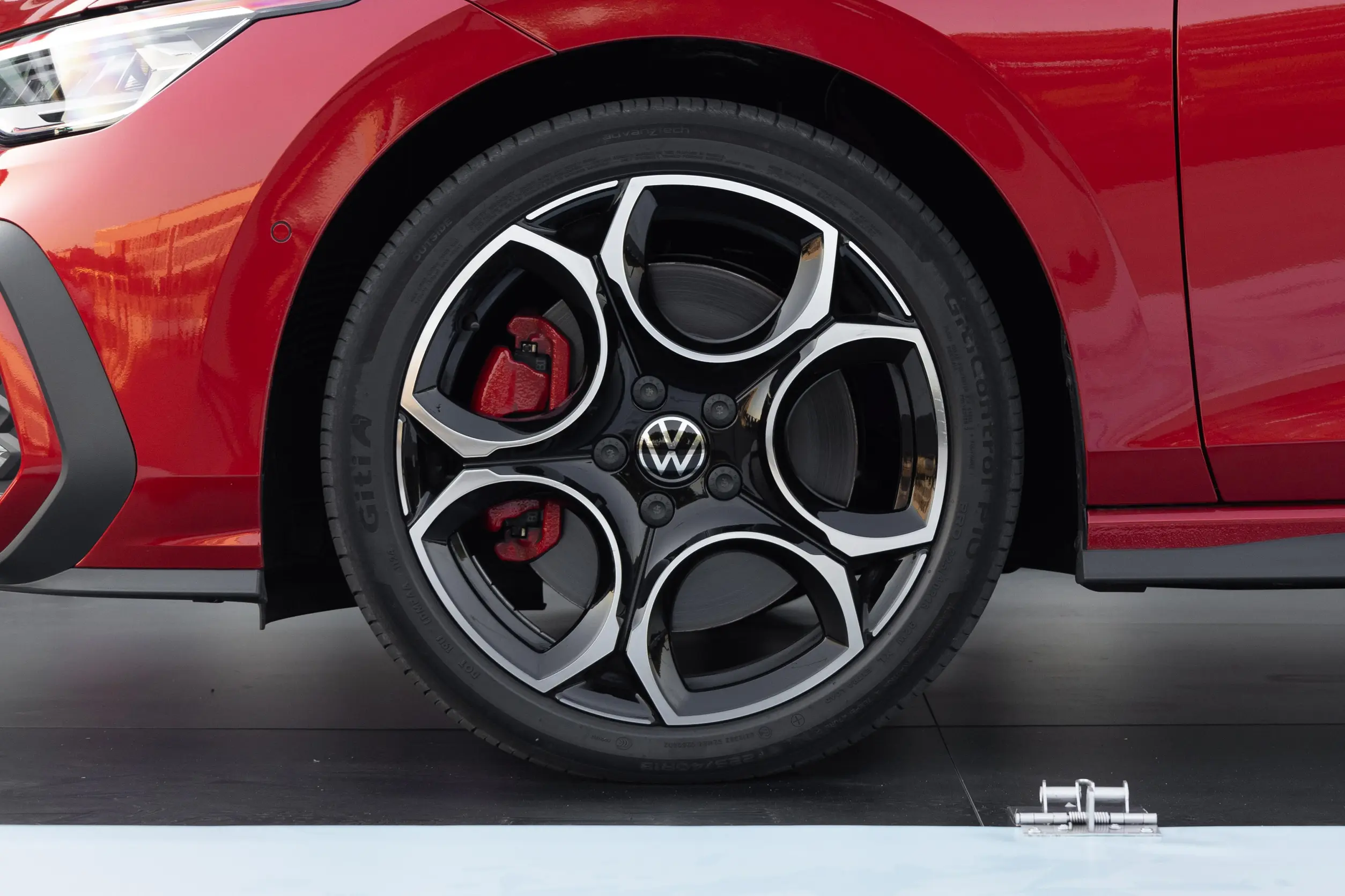 volkswagen golf gti 2025 picture (4)