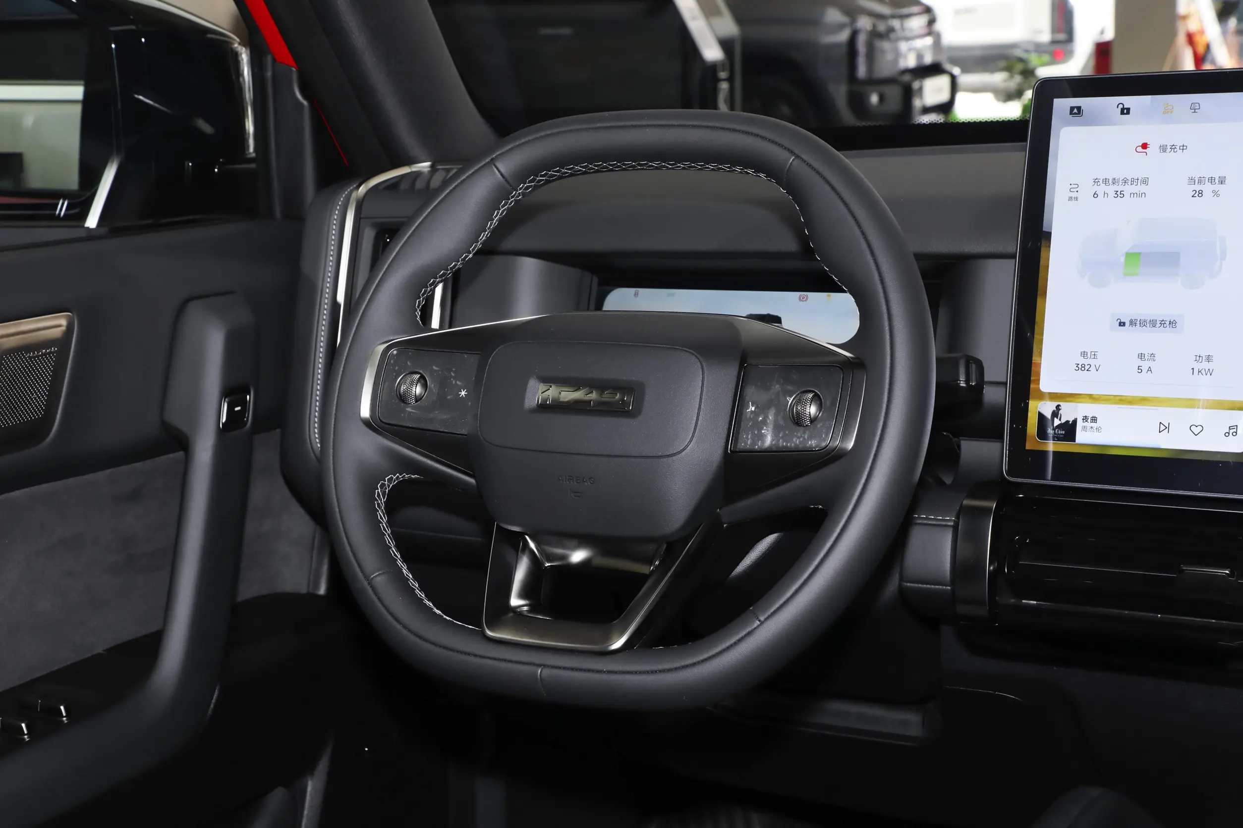 chery icar 03t 2024 интерьер-2